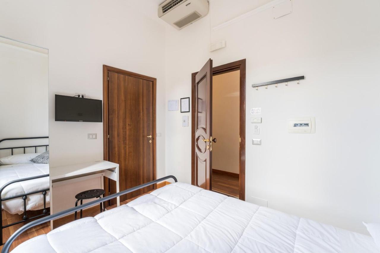 Rooms Piramide Roma Exterior foto
