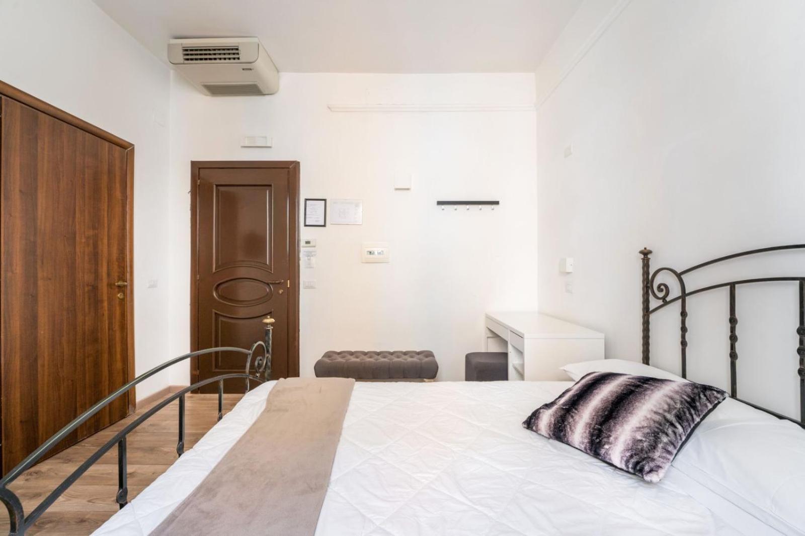 Rooms Piramide Roma Exterior foto
