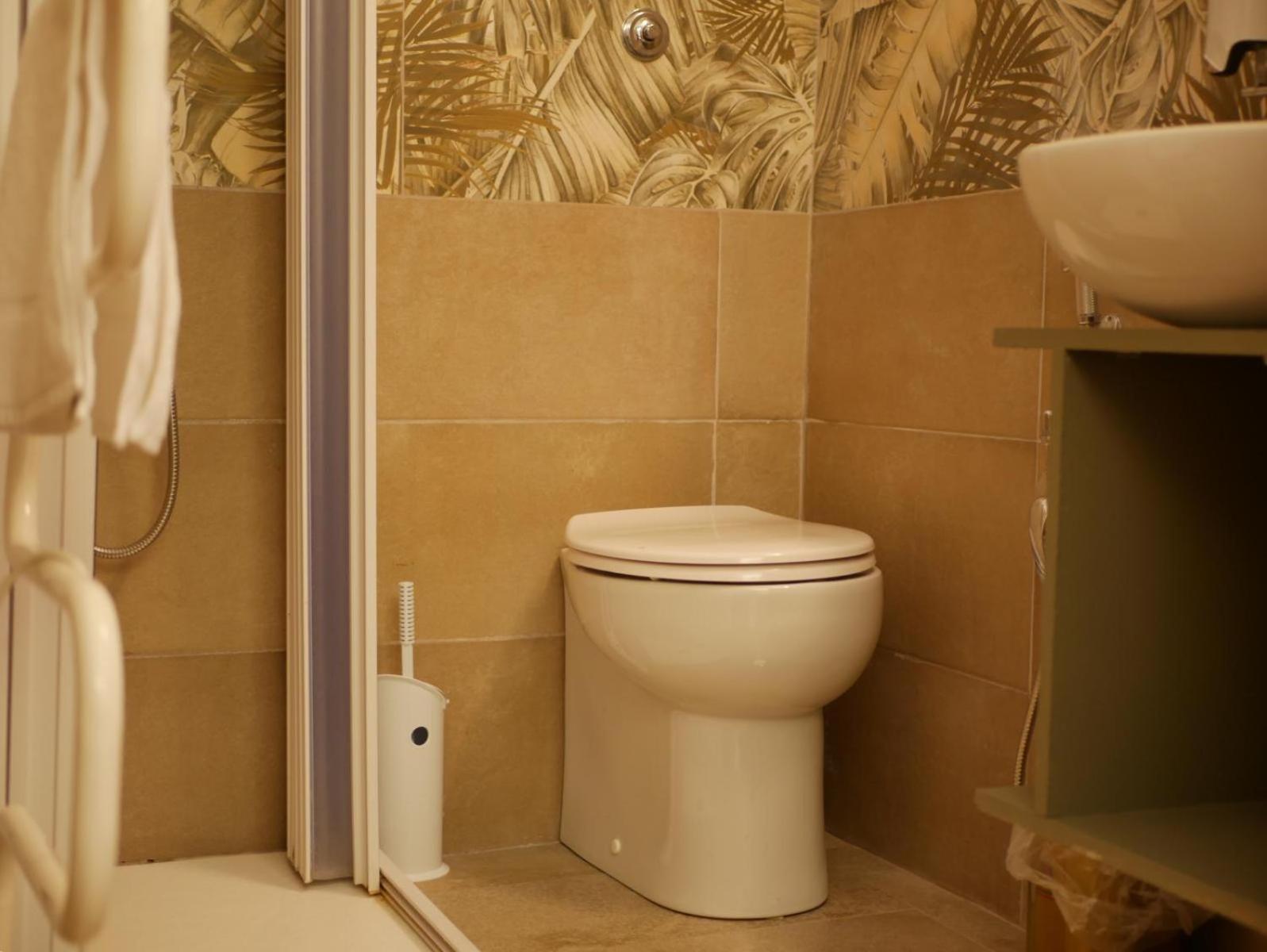 Rooms Piramide Roma Exterior foto
