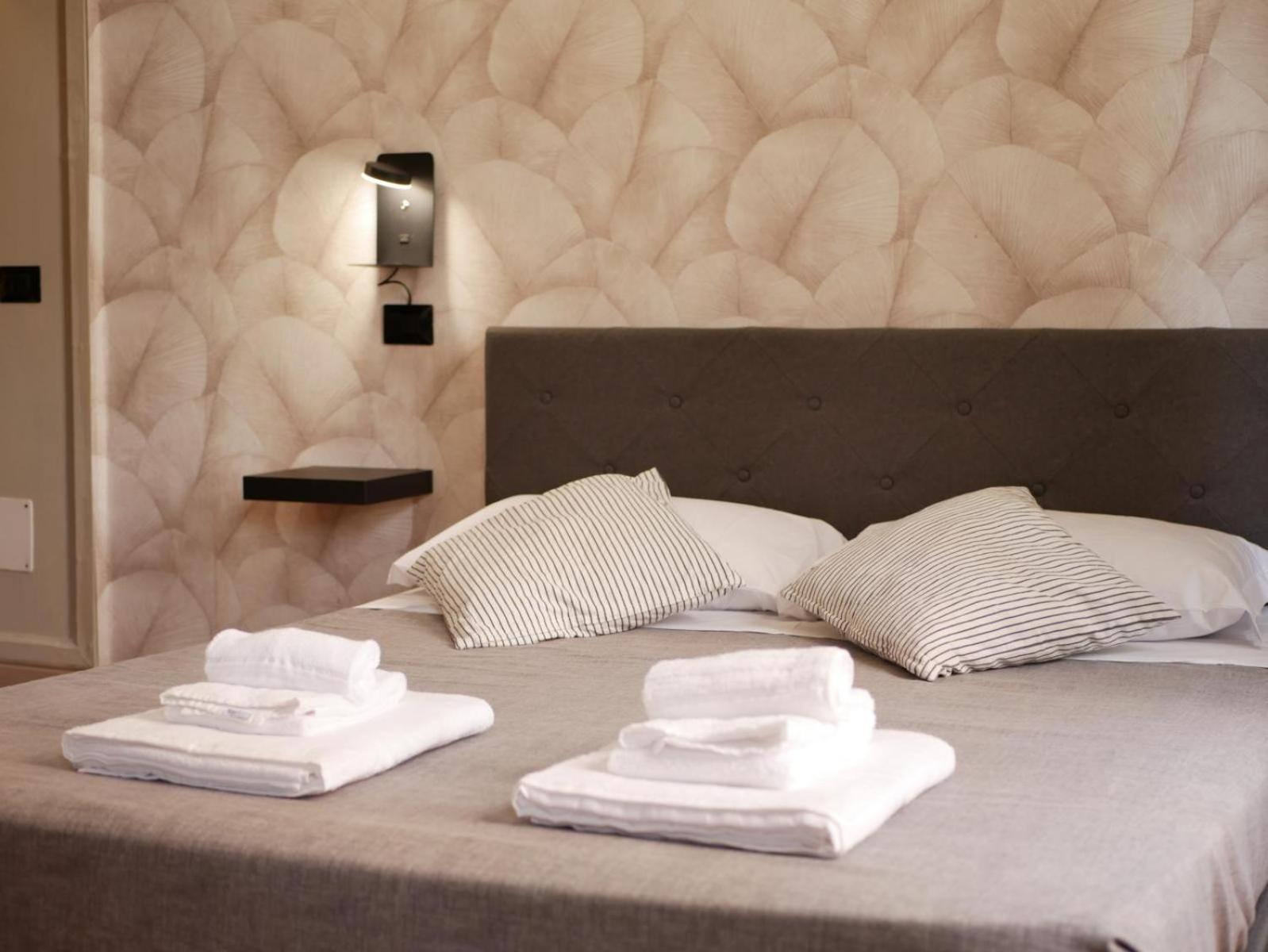 Rooms Piramide Roma Exterior foto
